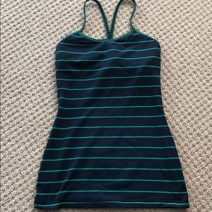 Lululemon sz 4 yoga top with shelf bra. Navy blue